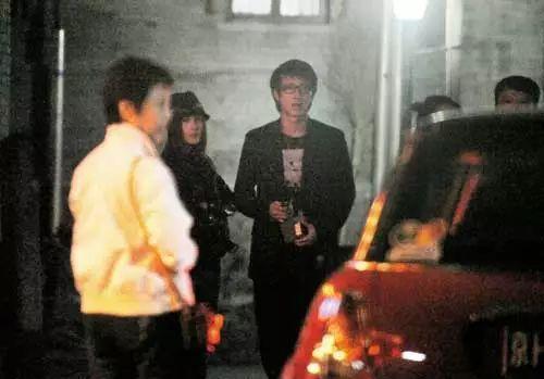 韩庚爆料陪酒男子视频,娱乐圈潜规则真相揭露